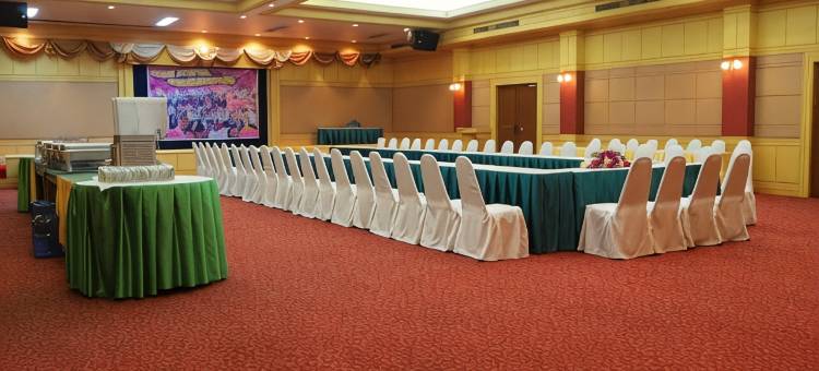 苏林宏伟酒店(Surin Majestic Hotel)图片