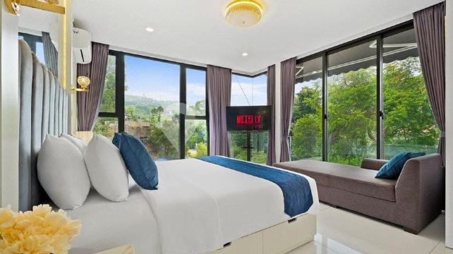 Lumiere by Kozystay Hotel Overview