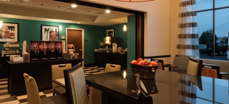 克拉克斯维尔欢朋酒店(Hampton Inn & Suites Clarksville)图片