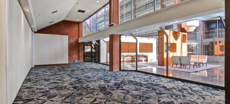 奥克维尔中心假日酒店(Holiday Inn OAKVILLE (CENTRE) by IHG)图片