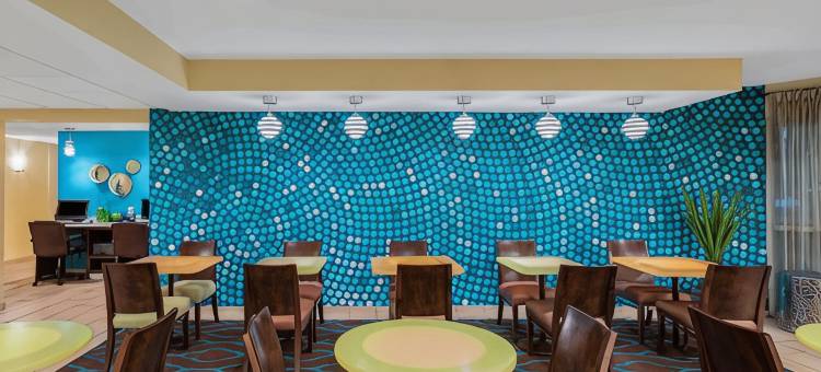 诺克斯维尔机场拉昆塔温德姆套房酒店(La Quinta Inn & Suites by Wyndham Knoxville Airport)图片