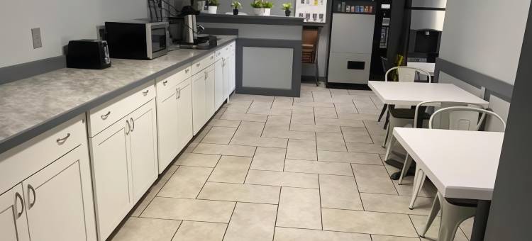 布卢明顿速8酒店(Super 8 by Wyndham Bloomington)图片