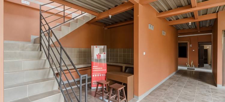 红多兹伊斯兰酒店@布拉克卡帕尔(RedDoorz Syariah Near Siloam Hospitals Bulak Kapal)图片