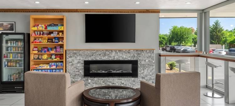 Travelodge by Wyndham Bloomington图片