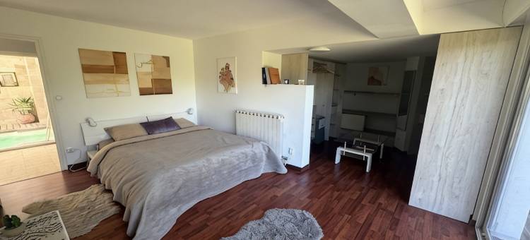 holiday home with indoor pool, Le Porge图片