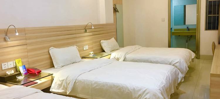灵山鸿富酒店(陆屋镇店)图片