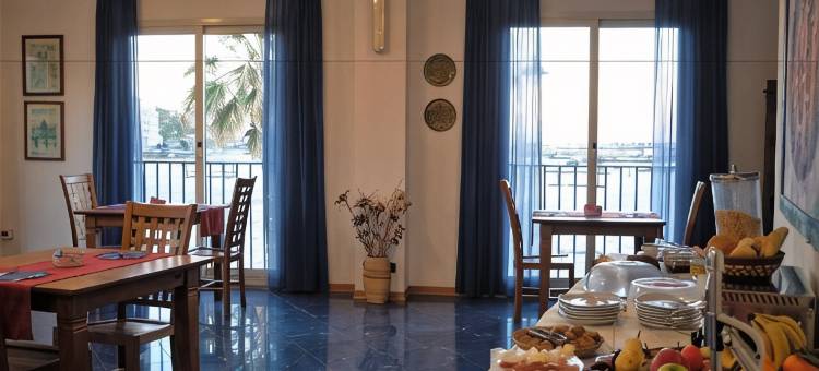 蓝月亮酒店(Blue Moon Hotel)图片