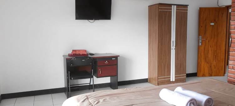 鲁玛伊斯兰及科兰雷南布根维尔旅馆(Rumah Syariah & Kolam Renang Bugenville Guesthouse)图片