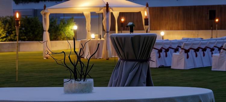 雅生费利亚酒店 - 免费机场班车(Axor Feria Hotel - Free Airport Shuttle Bus)图片