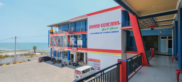 格兰德肯卡纳沙里亚旅馆尼尔威萨塔巴哈里拉蒙甘-红门酒店Mitra(Grand Kencana Guesthouse Syariah near Wisata Bahari Lamongan)图片