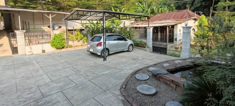 O酒店 苏里亚阿巴迪伊斯兰民宿 靠近巩邦市广场(Surya Abadi Homestay Syariah RedPartner)图片