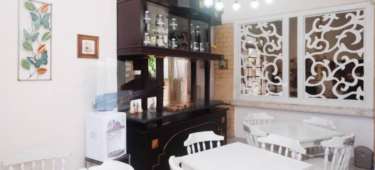 优佳11号精品清真米特拉红门酒店-靠近日惹加查马达大学(Just 11 Boutique Syariah Mitra RedDoorz Near Ugm Yogyakarta)图片