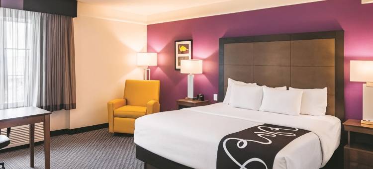 沃斯堡市景拉昆塔温德姆套房酒店(La Quinta Inn & Suites by Wyndham Fort Worth City View)图片