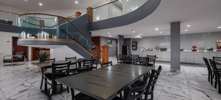 路易斯威尔机场南呗盟套房酒店(Baymont by Wyndham Louisville Airport South)图片