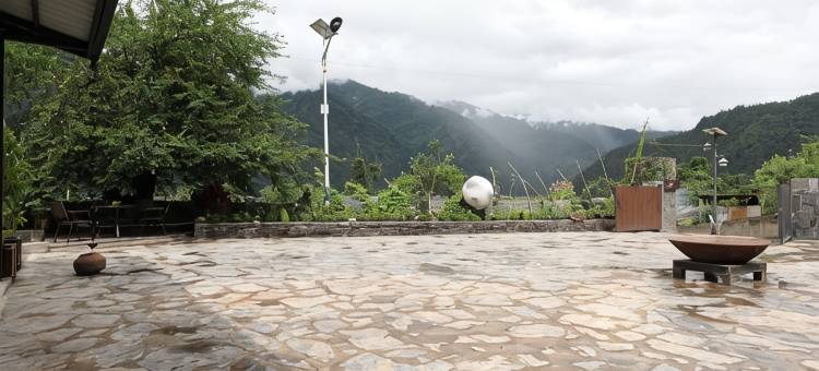 丙中洛稻隐山居民宿图片