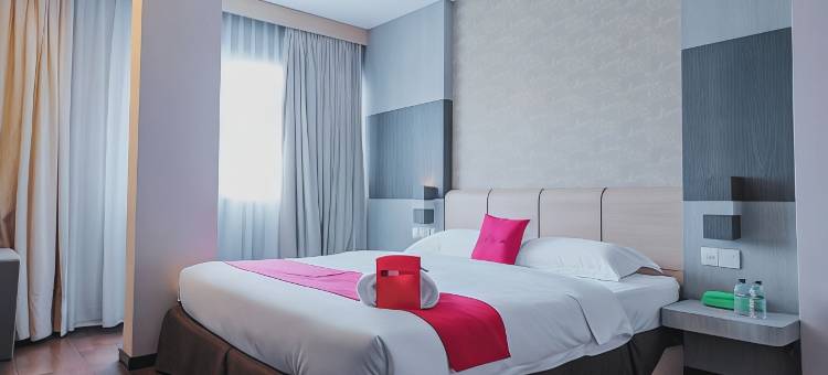 红门酒店Plus靠近潘泰科斯塔里纳2巴淡岛(RedDoorz Plus Near Pantai Coastarina 2 Batam)图片