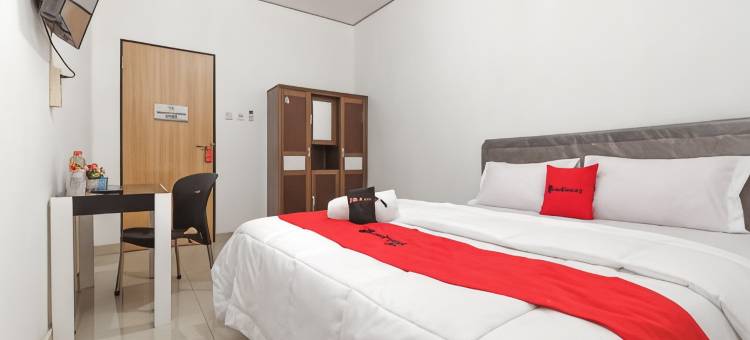 瑞德多兹酒店 - 附 RSU 苏阿卡印山(RedDoorz Syariah Near Rsu Suaka Insan Banjarmasin)图片