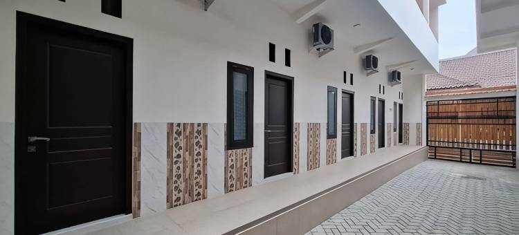 茉莉芬市苏里亚生活RedPartner太阳城购物中心酒店(Surya Living RedPartner near Suncity Mall Madiun)图片