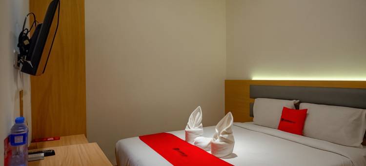 红多兹Plus酒店@望加锡洛萨里(RedDoorz Plus @ Losari Makassar)图片