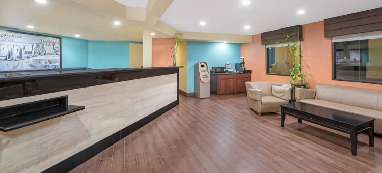 Super 8 by Wyndham Tulsa图片