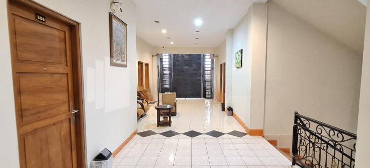 涅槃酒店塞图兰米特拉红门酒店(Nirvana Inn Seturan Mitra RedDoorz)图片