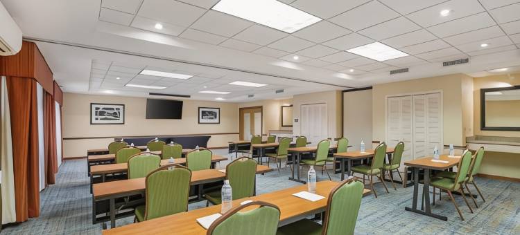 得梅因西丽怡酒店(Country Inn & Suites by Radisson, des Moines West, IA)图片