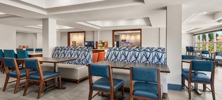 智选假日套房酒店弗雷斯诺(河公园)HWY 41(Holiday Inn Express & Suites Fresno (River Park) Hwy 41)图片