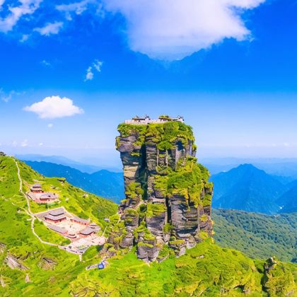 贵州黄果树景区+梵净山+荔波+西江千户苗寨+镇远县6日5晚跟团游