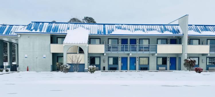 普利茅斯 64 号高速公路罗德威套房酒店(Rodeway Inn & Suites Plymouth Hwy 64)图片