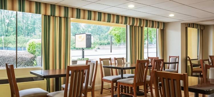 福特摩尔伊克诺旅馆及套房(Econo Lodge Inn & Suites Columbus Near Fort Benning)图片