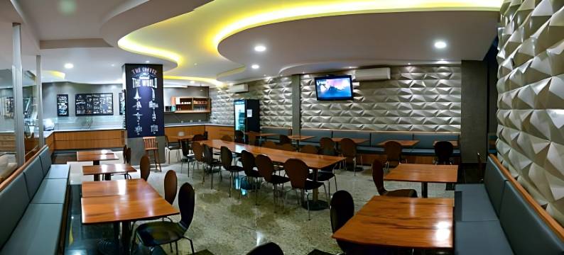 金蓝酒店(Golden Blue Hotel)图片