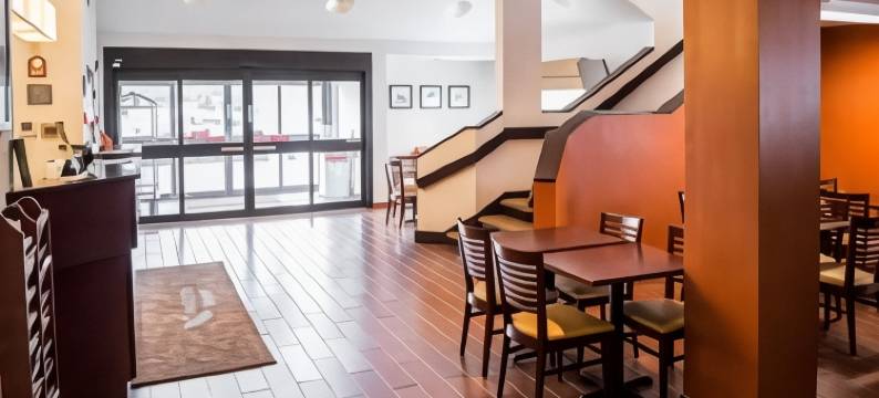 品质酒店布里奇波特-克拉克斯堡(Quality Inn Bridgeport-Clarksburg)图片