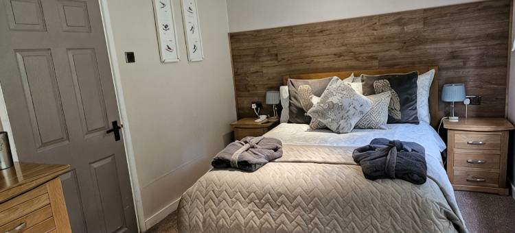 花楸树什罗普郡配有热水浴缸的林间静居山林小屋(Rowan Tree Lodge with Hot Tub, a beautiful Woodland Retreat in Shropshire)图片