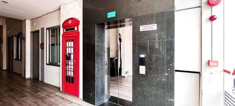 超级OYO Capital O 3905 Graha 100宾馆(Sans Vibes Hotel Syariah Graha 100 Gubeng Surabaya)图片