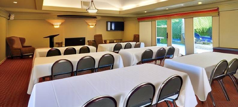 大学公园旅馆套房酒店(University Park Inn & Suites)图片