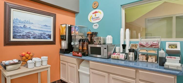 贝尔维尔圣路易斯地区速8酒店(Super 8 by Wyndham Belleville IL/St. Louis Area)图片