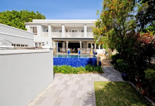 Lodge on Main Guest House and Conference Centre Hotel Overview