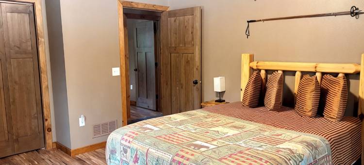 熊掌山林小屋 • 豪华木屋 • 游戏室 • 火坑(Bear Paw Lodge • Luxury Cabin • Game Room • Fire Pit)图片