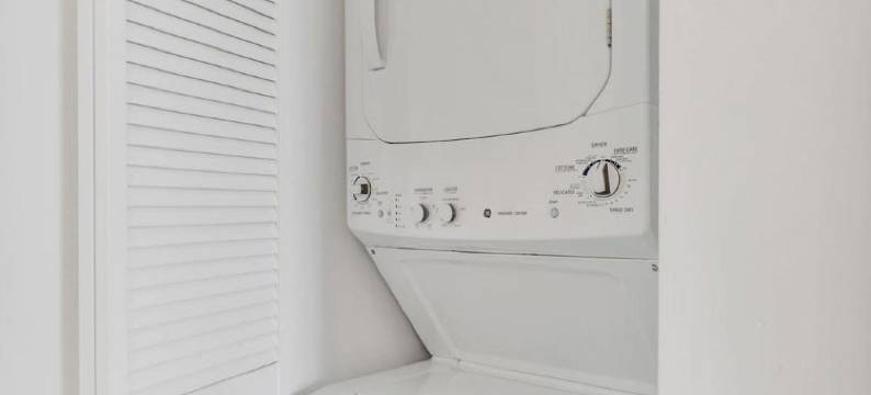 壮观阳台靠近海滩健身房泳池(Spectacular Balcony Plus Near Beach, Gym, Pool)图片