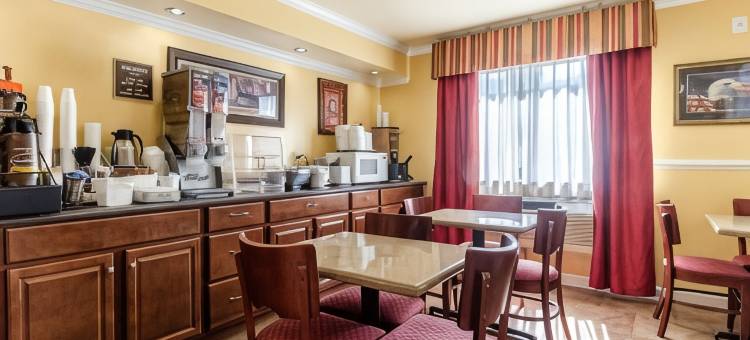 杰克森维尔勒琼营地附近罗德威套房酒店(Rodeway Inn & Suites Jacksonville Near Camp Lejeune)图片