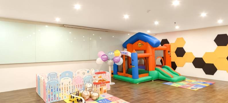 唐格朗黄蜂酒店(Yellow Bee Tangerang)图片