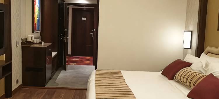 德拉敦萨诺瓦门廊酒店(Sarovar Portico Dehradun)图片
