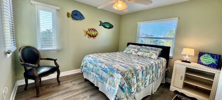 海盗天堂---克利尔沃特/塔彭斯普林斯安静海湾海滨度假屋!!(PIRATES PARADISE---Quiet Gulf Front  Property near Clearwater/Tarpon Springs!!)图片