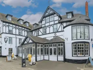 皇家白狮酒店(White Lion Royal Hotel)