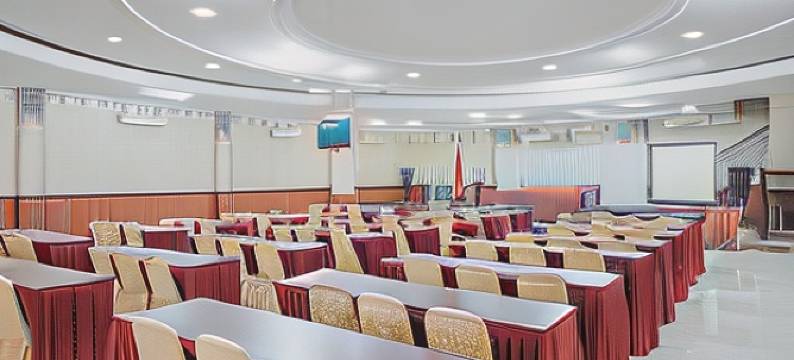 红门 – 贾兰帕尔 10 占碑酒店(RedDoorz Premium @ Jalan Pal 10 Jambi)图片