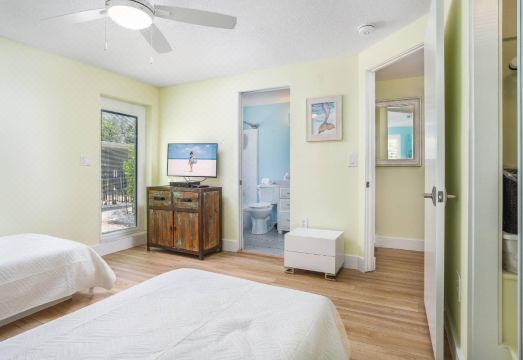 Lulu's Crescent Cottage #2 Hotel Overview