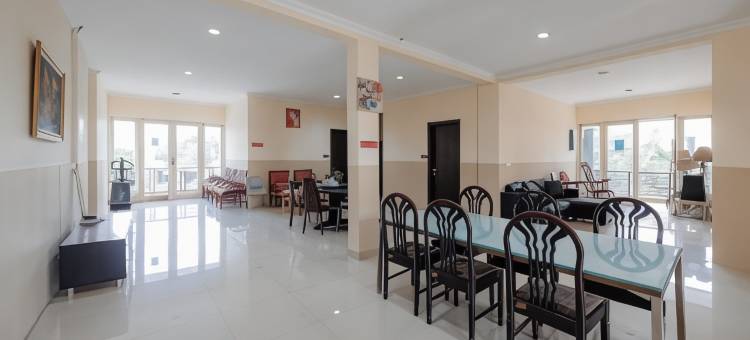 红多兹酒店-近西洛亚姆卡拉瓦奇3号(RedDoorz Near Siloam Karawaci 3)图片