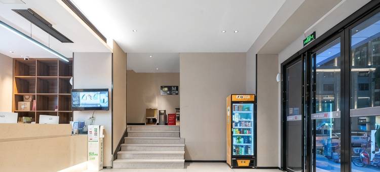 柏锐影院酒店(武汉江汉路步行街大智路地铁站店)图片