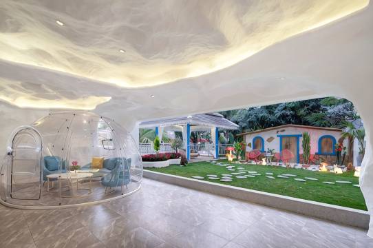 雲至设计师·恒温泳池度假酒店(景洪市告庄西双景星光夜市店)图片
