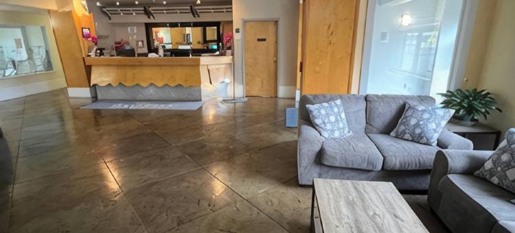 劳伦斯堡呗盟套房酒店(Baymont by Wyndham Lawrenceburg)图片